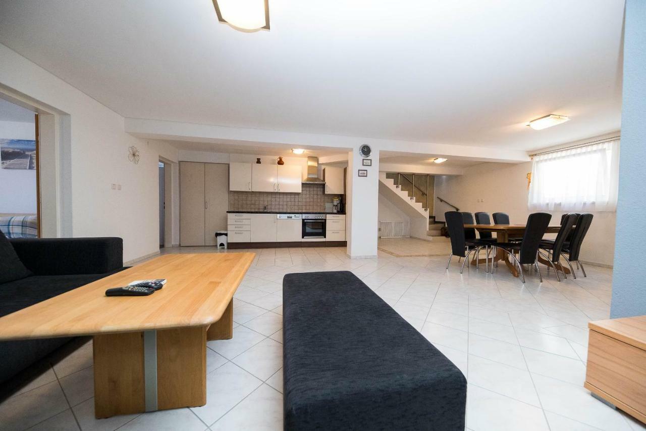 Moderne Souterrainwohnung Crikvenica Exterior foto