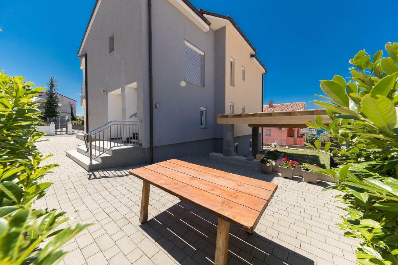 Moderne Souterrainwohnung Crikvenica Exterior foto